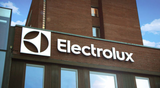Electrolux avertizează că inflaţia a redus cererea pentru produsele sale şi că ia măsuri de reducere a costurilor