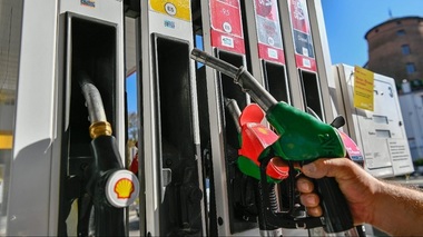 Ungaria a prelungit plafoanele de preţ ale carburanţilor şi alimentelor de bază până la sfârşitul acestui an