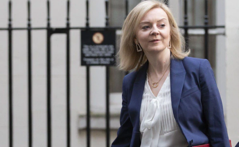 Premierul britanic Liz Truss, nevoită să renunţe la reducerea celei mai mari cote a impozitului pe venit