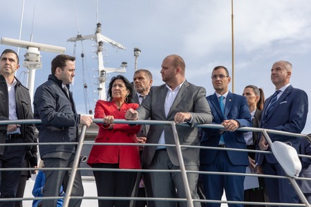 Preşedintele Georgiei, vizită în Portul Constanţa / A fost stabilită ca prioritate construirea unui cablu electric între România, Georgia şi Azerbaidjan / Discuţii şi despre o linie de feribot între cele două ţări 