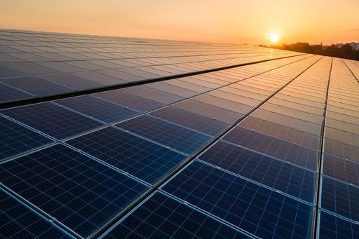 Electrica Furnizare instalează panouri fotovoltaice pentru Transavia, în zece locaţii din Braşov