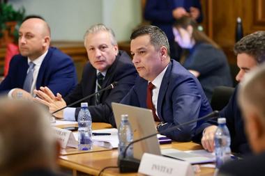 Grindeanu: De la începutul anului au fost semnate 45 de contracte pentru modernizarea, reabilitarea şi construirea infrastructurii rutiere, cu o valoare totală de 16,7 miliarde de lei, fără TVA