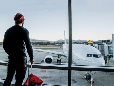 XTB Romania: Biletele de avion ar putea deveni mai scumpe, din cauza lipsei capacităţii de rafinare şi a situaţiei financiare a companiilor aeriene