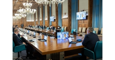 Guvernul a adoptat o OUG care creează cadrul legal ce permite finalizarea unor proiecte, prin completarea finanţării externe nerambursabile din Programul Operaţional Capacitate Administrativă
