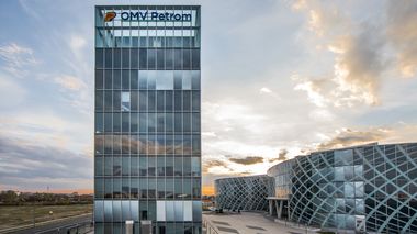 Profitul OMV Petrom a crescut de peste 5 ori şi a depăşit 9 miliarde lei în primele 9 luni. Scumpirile galopante au compensat scăderea producţiei şi vânzărilor
