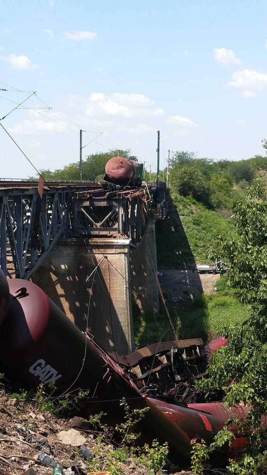 O asociere de firme Austria şi România a depus ofertă pentru reconstrucţia Viaductului Cârcea, grav avariat în 2018 după ce un tren a deraiat / Valoarea proiectului depăşeşte 59 de milioane de lei