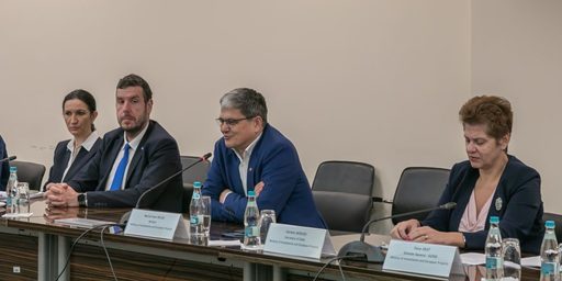 Accesarea fondurilor europene, sprijinită de Banca Europeană pentru Reconstrucţie şi Dezvoltare / Marcel Boloş a semnat acordul privind asistenţa 