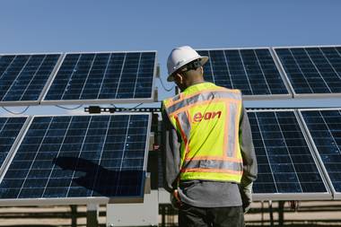 E.ON Energie România şi producătorul de carne de pasăre Transavia vor construi şase centrale fotovoltaice 
