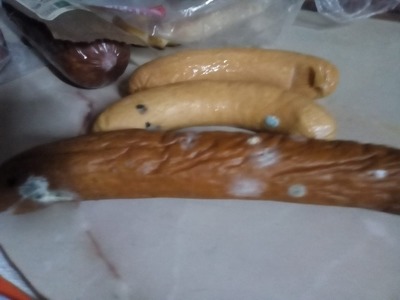 Mezeluri mucegăite, scoase la vânzare într-un magazin din Giurgiu / Şef din ANPC: Din păcate, unii operatori economici aleg sa vândă gunoaie în loc de mâncare 