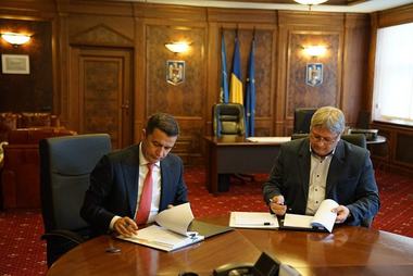 Sorin Grindeanu anunţă semnarea a două contracte pentru creşterea gratului de siguranţă pe Aeroportul Iaşi / Valoarea contractelor, aproape 20 de milioane de lei 