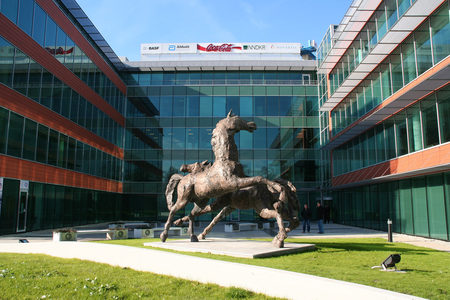 Proprietarii Dedeman au cumpărat şapte clădiri de birouri deţinute de CA Immo, devenind al doilea cel mai mare proprietar de clădiri de birouri din România