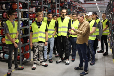 BestJobs: Companiile mari au lansat o nouă tendinţă în materie de beneficii, oferind candidaţilor posibilitatea de a-şi personaliza schema extra-salarială în funcţie de nevoi. Din 2023, pachetele de beneficii se pot schimba conform noii legislaţii