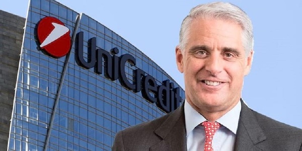 UniCredit va reevalua remuneraţia CEO-ului Andrea Orcel înaintea adunării generale din 2023, pentru a vedea dacă rezultatele băncii justifică o creştere