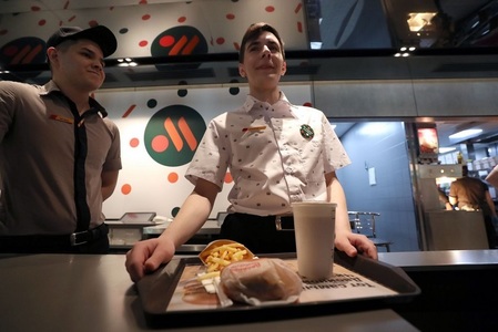Fostul McDonald's din Rusia a înregistrat o scădere a cifrei de afaceri cu 15-20% după ce s-a deschis sub noul brand, Vkusno I Tocika