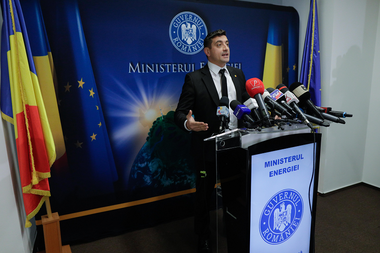 Liderul AUR George Simion a apărut la conferinţa ministrului Energiei în care acesta urma să dea explicaţii privind taxarea prosumatorilor din energie / Evenimentul s-a amânat - FOTO, VIDEO
