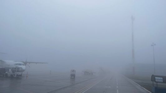 Traficul pe Aeroportul Iaşi, perturbat din cauza ceţii: Şapte zboruri  sunt anulate, alte două au întârzieri 