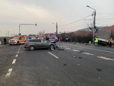 Asociaţia Pro Infrastructură: Analfabetismul siguranţei rutiere şi servilismul politic fac victime pe DN1C la Cluj / S-au trasat patru benzi, deşi nu este loc fizic pentru acestea / Anchetă a DNA 