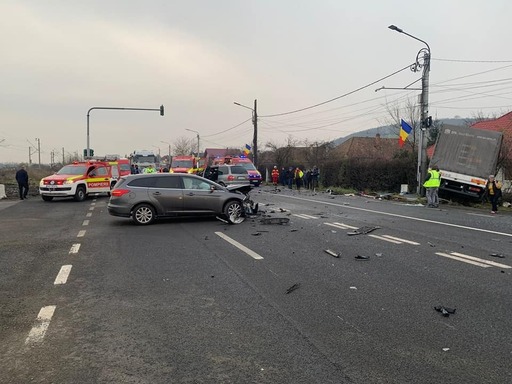 Asociaţia Pro Infrastructură: Analfabetismul siguranţei rutiere şi servilismul politic fac victime pe DN1C la Cluj / S-au trasat patru benzi, deşi nu este loc fizic pentru acestea / Anchetă a DNA 