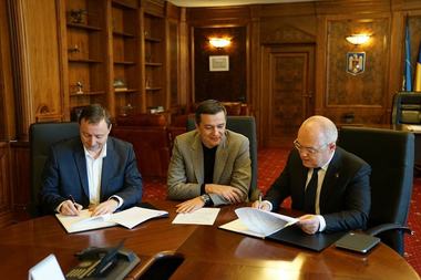 Grindeanu: Centura Metropolitană Cluj va deveni realitate! Prin documentul încheiat între CNAIR şi Primăria Cluj-Napoca proiectul va fi implementat şi astfel va fi descongestionat traficul rutier, prin separarea fluxurilor rutiere de de tranzit de cele locale