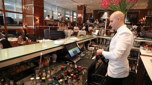 Dubaiul elimină o taxă de 30% pe vânzările de alcool, pentru a atrage turiştii