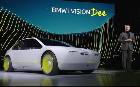 BMW a prezentat o maşină care vorbeşte ca un om şi îşi schimbă culoarea ca un cameleon