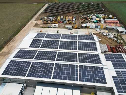 E.ON a construit o centrală fotovoltaică de 1,1 MW pentru compania Transparent Design, cel mai mare procesator de sticlă plană din România, investiţie de aproape 1,6 milioane de euro

