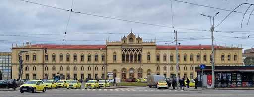 Consilier al ministrului Transporturilor, către conducerea Regionalei CFR Iaşi: Nu mai închideţi Gara Iaşi pe timp de noapte. Ajung trenurile după ora 22.00, iar gara este închisă. Ruşinică!