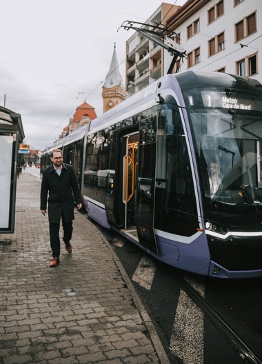 Dominic Fritz: Am semnat contractul de finanţare prin PNRR pentru 30 de autobuze electrice, 33 de troleibuze cu motor electric şi 17 tramvaie 