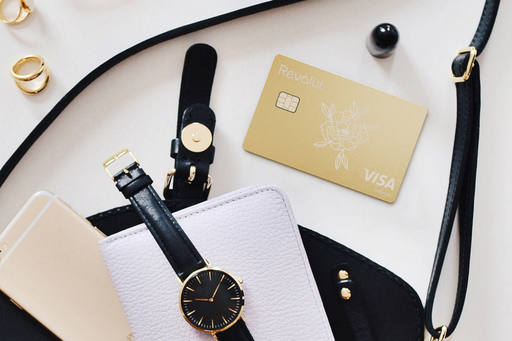 Revolut anunţă că un utilizator român mediu al aplicaţiei a cheltuit, anul trecut, 749 de euro pentru divertisment, 530 de euro pentru călătorii şi 500 de euro la shopping