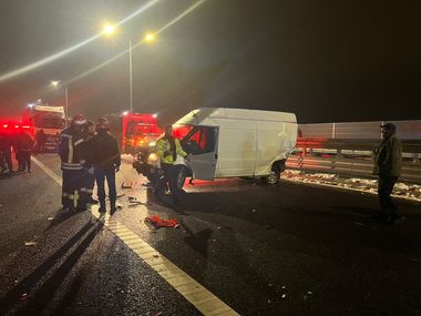 Asociaţia Pro Infrastructură cere CNAIR implementarea standard a unor măsuri de siguranţă pe toate autostrăzile, după ce un bărbat a murit căzând de pe un pod, în judeţul Sibiu - FOTO