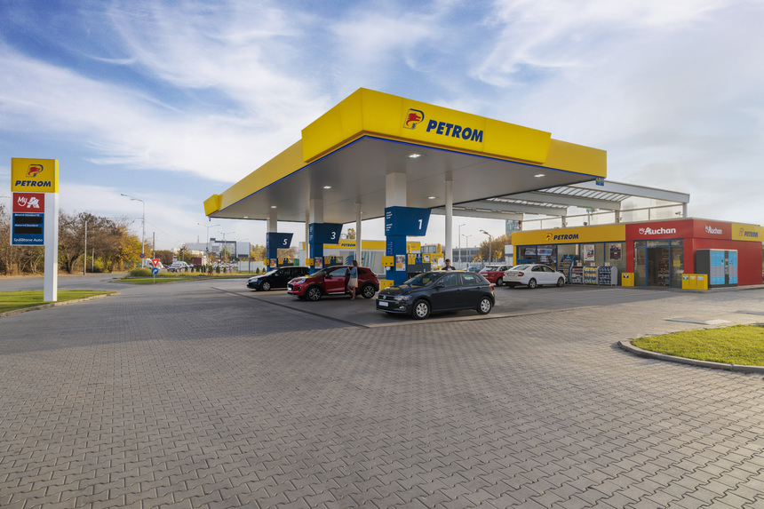 Profitul net al OMV Petrom a crescut anul trecut de trei ori şi jumătate, la 10,3 miliarde lei, cel mai înalt nivel de până acum şi cel mai mare al unei companii din România