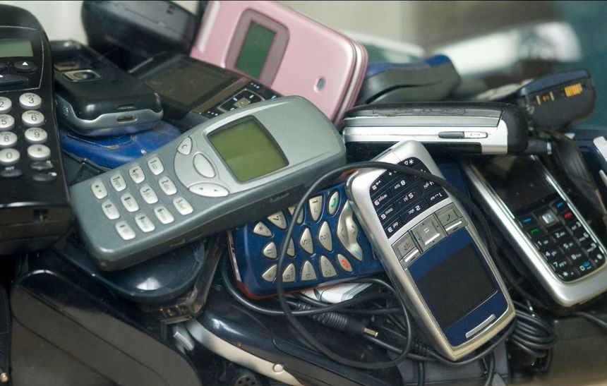 Asociaţia RESPO DEEE: În România există mai multe telefoane mobile, stricate sau care nu mai sunt folosite, decât populaţia ţării