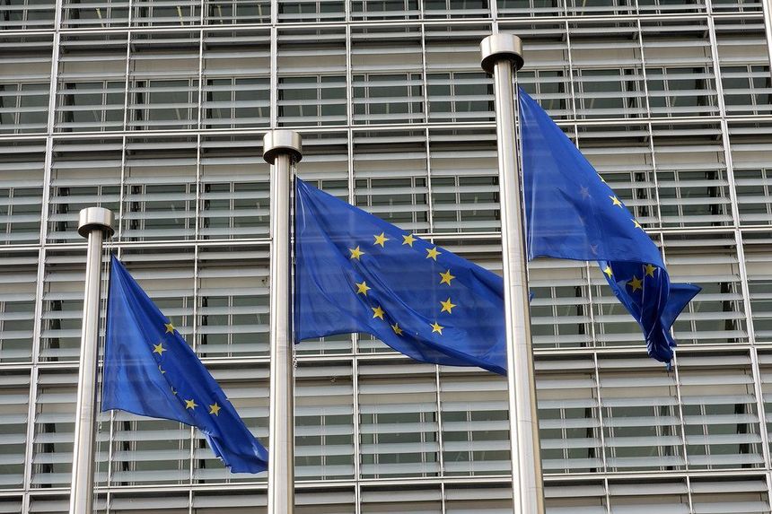 Comisia Europeană vrea adoptarea rapidă în UE a unor reglementări stricte referitoare la capitalul băncilor care deţin criptoactive
