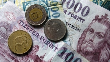 Banca Naţională a Ungariei a lăsat marţi dobânzile neschimbate, sfidând presiunile guvernului pentru reducerea costurilor de împrumut