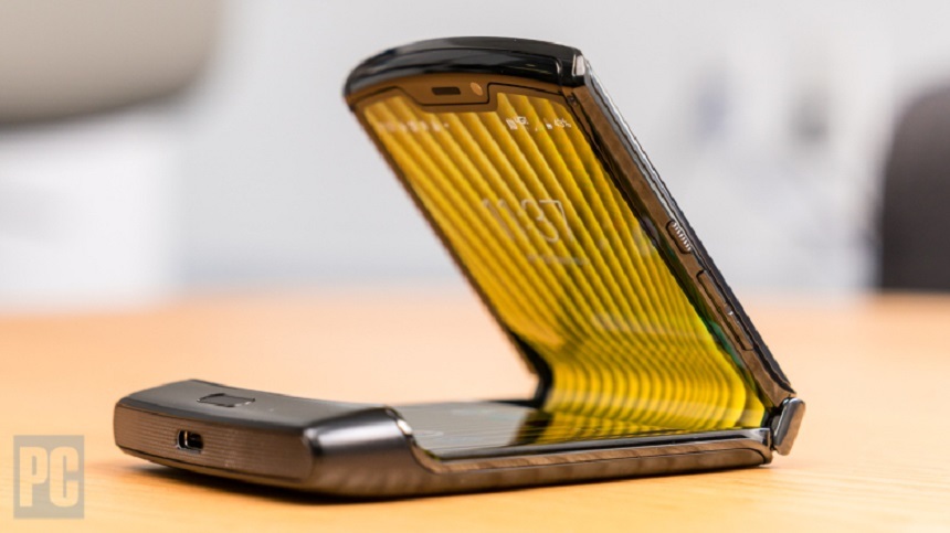 CEO Lenovo: O nouă versiune a modelului de smartphone pliabil Motorola Razr va fi lansată în acest an