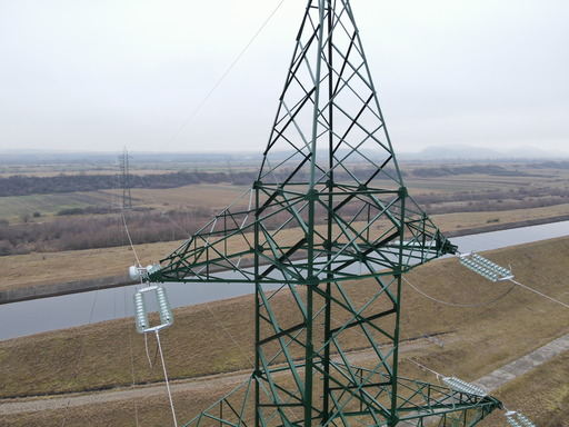 Companiile E-Distribuţie, din grupul Enel, au investit anul trecut 106 milioane de lei în modernizarea reţelelor electrice de înaltă tensiune din Bucureşti, Ilfov şi din regiunile Dobrogea şi Banat