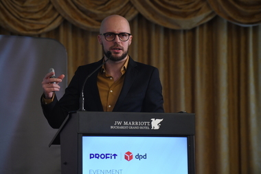 Barometrul e-Commerce: AMRO - Femeile cumpără mai des online. 2 din 3 femei au plasat cel puţin o comandă online în cursul anului 2022


