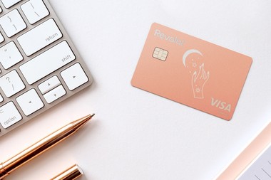 STUDIU Revolut: Una din trei românce declară că ar fi fericită cu un salariu de cel puţin 1.000 de euro pe lună