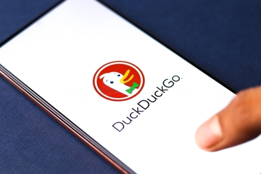 DuckDuckGo a implementat un AI care răspunde la întrebări