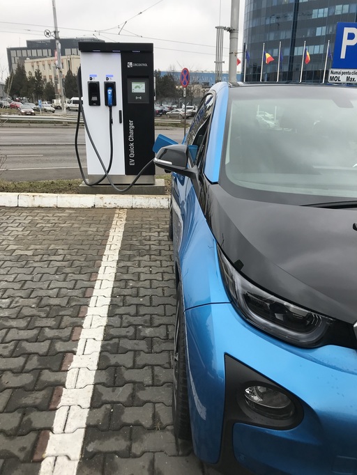 STUDIU Deloitte: Interesul pentru maşinile electrice şi hibride creşte, susţinut de costul mai redus cu alimentarea. Preţurile încă ridicate, autonomia limitată, timpul necesar pentru alimentare şi infrastructura de încărcare deficitară - argumente contra