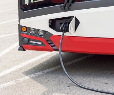 Ministrul Dezvoltării Cseke Attila a semnat noi contracte, cu finanţare din PNRR, pentru renovare energetică şi infrastructura de transport verde