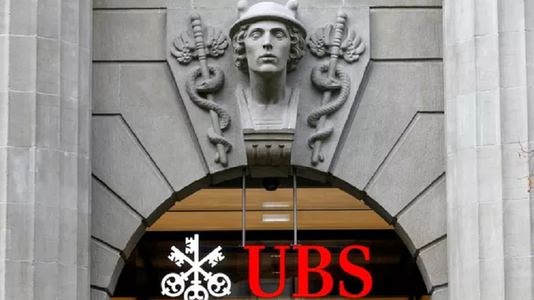 UBS analizează o preluare a Credit Suisse, pe fondul temerilor legate de o contagiune în sectorul bancar - surse