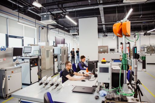 Investiţie de peste opt milioane de euro a companiei Continental, la Iaşi /  A fost inaugurat un nou corp de clădire care include o zonă de testare pentru sistemele de frânare auto şi o parcare supraterană de 210 locuri 