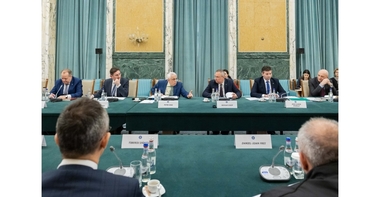 Ciucă: Avem soluţii pentru sprijinul fermierilor, al procesatorilor şi pentru a ajuta piaţa laptelui/ Compensaţii de 22 mil. euro pentru pierderile cauzate de războiul din Ucraina/ S-a convenit o reducere a preţului la laptele de consum pentru şase luni