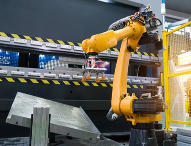 INS: Producţia industrială a scăzut ca serie brută cu 5% în primele două luni ale anului, faţă de perioada similară de anul trecut 