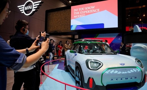 Internauţii chinezi au acuzat BMW de discriminare, în legătură cu o promoţie cu îngheţată la Salonul auto de la Shanghai