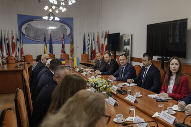 Ministrul Agriculturii Petre Daea discută cu omologul ucrainean pe tema tranzitului cerealelor din Ucraina către state terţe - FOTO