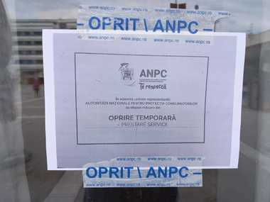 Restaurant din Ilfov, amendat şi închis de comisarii de la Protecţia Consumatorilor / Produse depozitate în condiţii improprii sau fără termen de valabilitate

