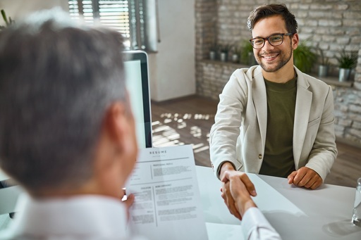 BestJobs: Candidaţii români şi-au intensificat căutările pentru un nou job în luna aprilie. Cei mai hotărâţi să-şi schimbe jobul sunt tinerii între 25 şi 34 de ani