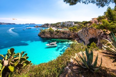 Agenţia de turism Eturia intră pe segmentul vacanţelor în Europa şi lansează două platforme online de rezervare cu o investiţie de 150.000 euro